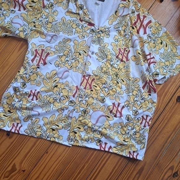 Custom Made in the USA, Hawaiian Floral CampShirt Featuring Baseballs and the NY - Picture 1 of 6